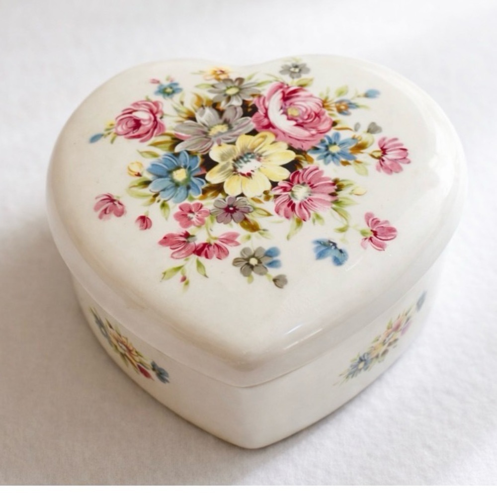 Floral Heart-Shaped Decorative Box